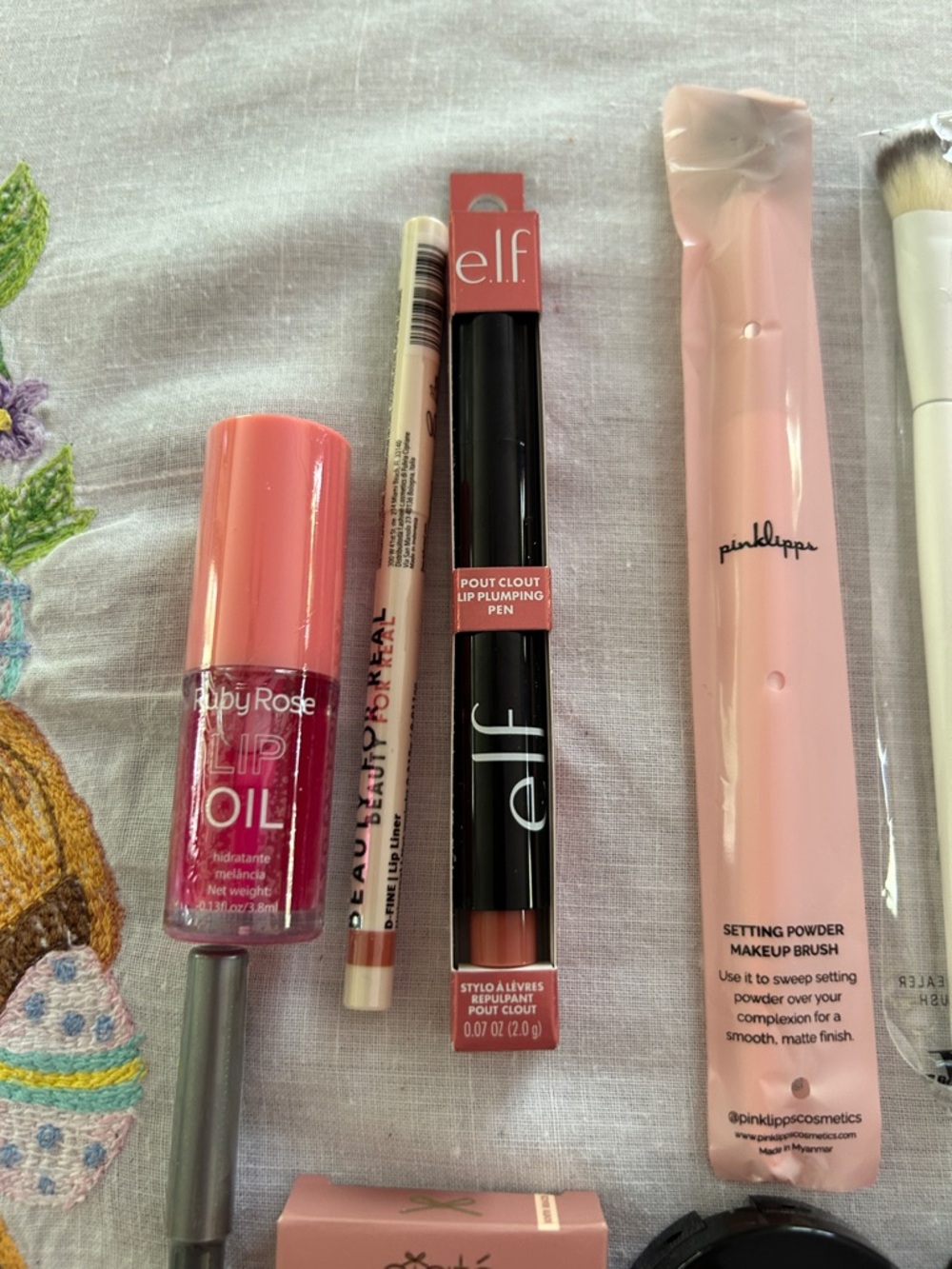 Ipsy 4 New Cosmetic Pouches with 10 sample products & 4 makeup brushes; Unused! - Picture 11 of 16
